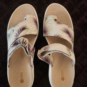 Brand new Bzees tropical sandal